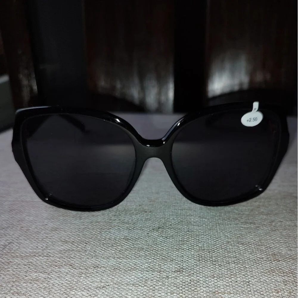 Wide Framed Black Bifocal Sunglasses 2.5 Magnification